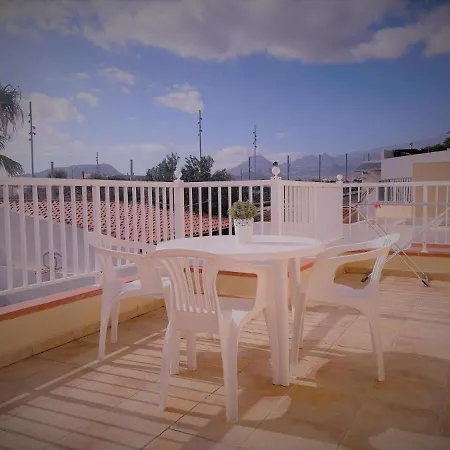 Laura Apartment In Arona & Pool